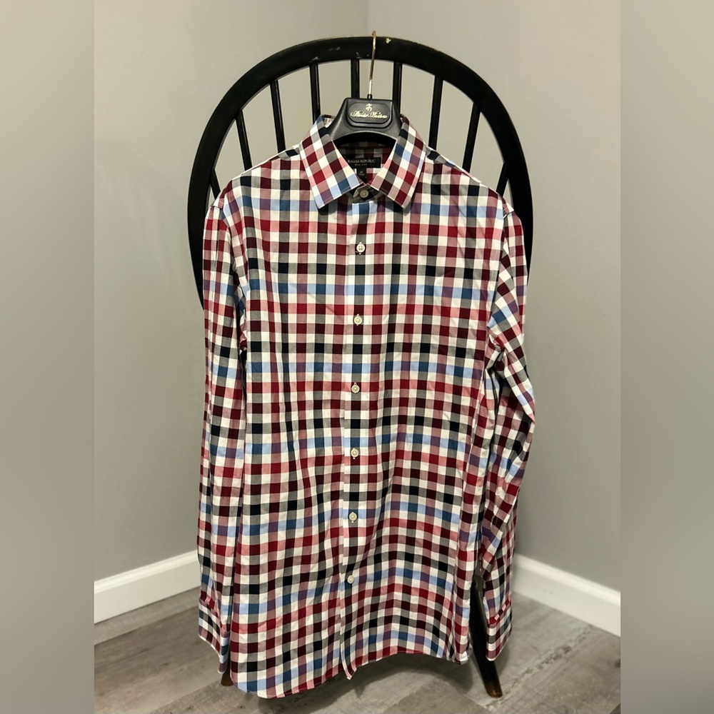 Banana Republic non iron Camden Fit red, white, blue dress shirt size M